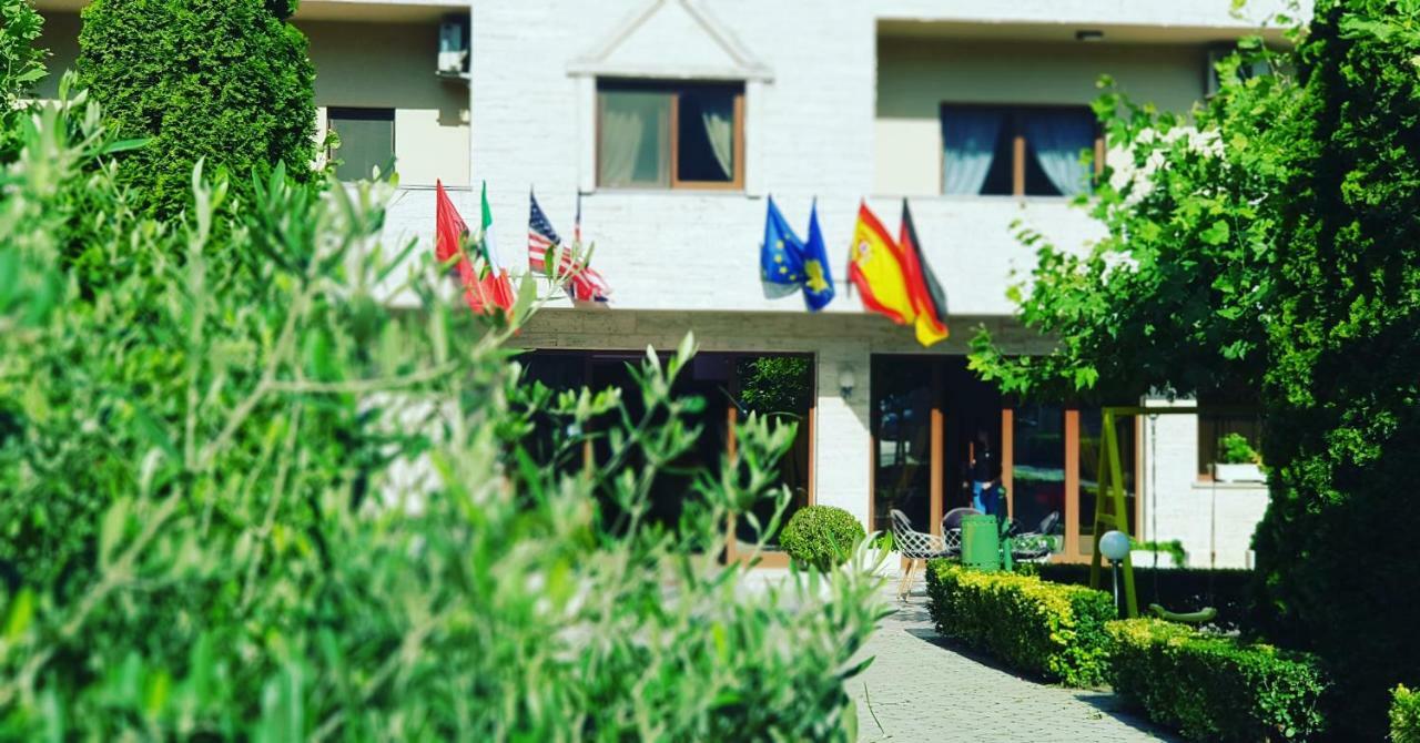 Hotel Ambasador Garden Lezhë Exteriér fotografie